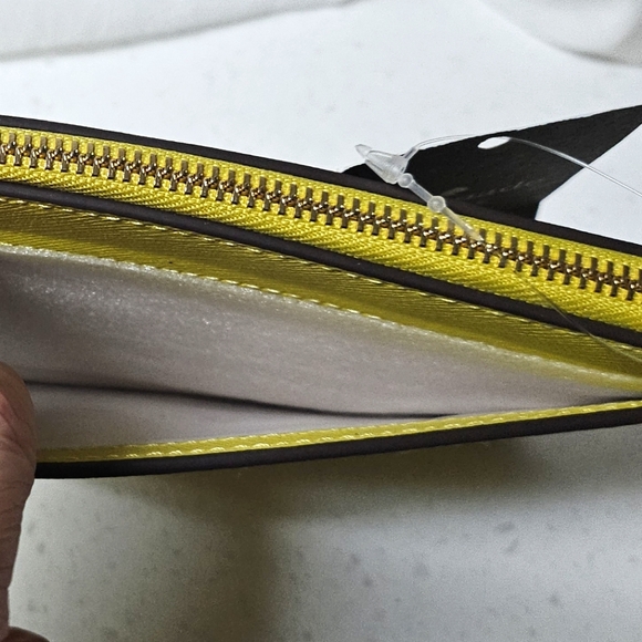 Kate Spade Lucy Wrist Wallet - Picture 3 of 6